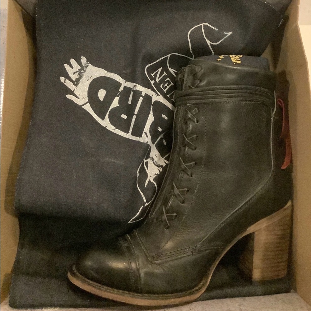 Freebird by Steven —- “Bailey” Black Lace Up Boots - Picture 2 of 7